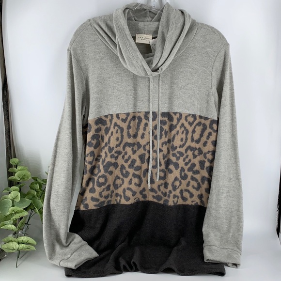 143 Story Tops - New Boutique Leopard and Gray Tunic with Pockets